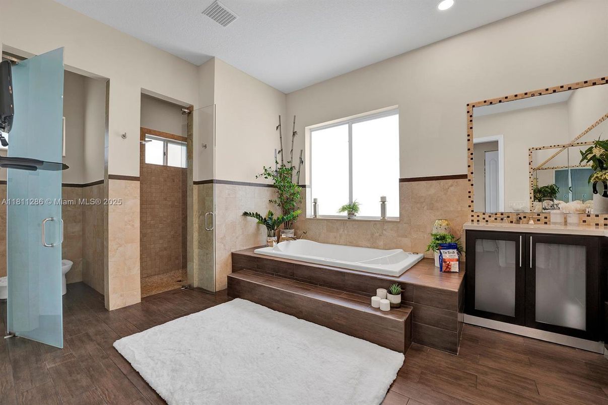 Bathroom, Interior, Recessed Lighting, Wood Texture Flooring