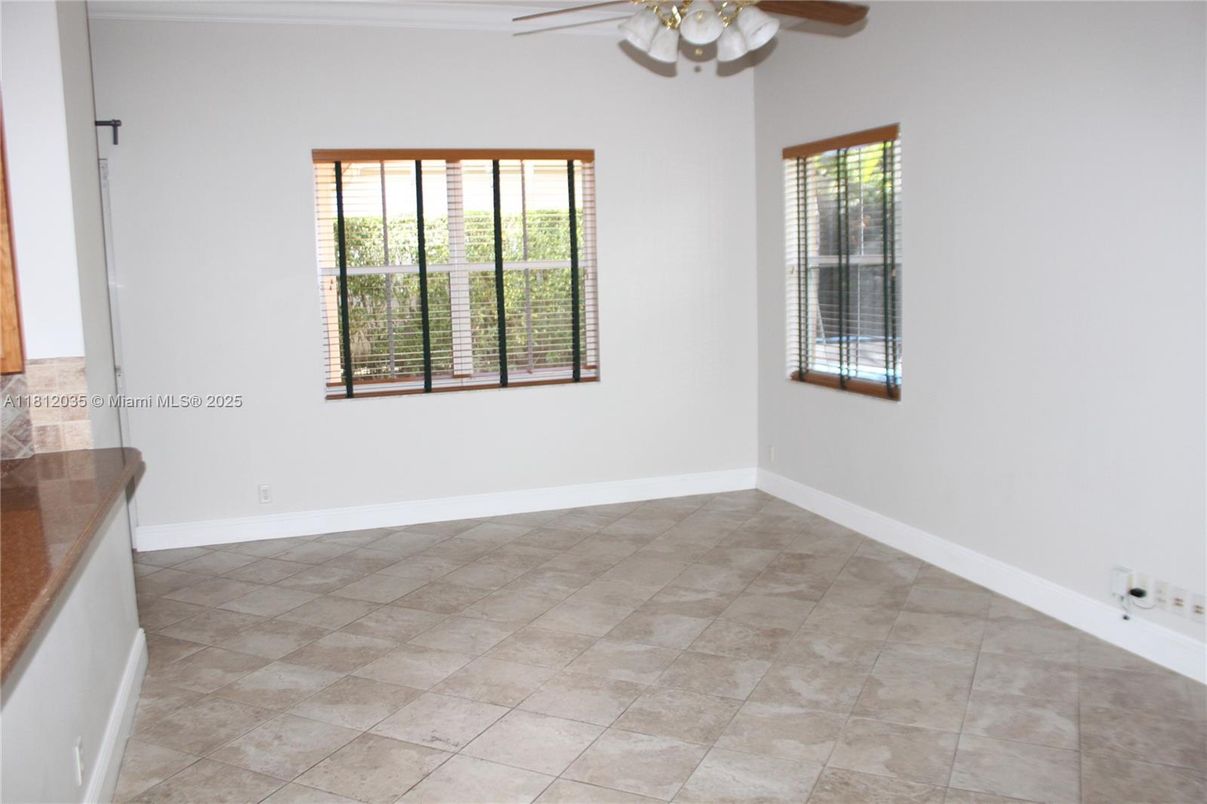 Empty room, Interior