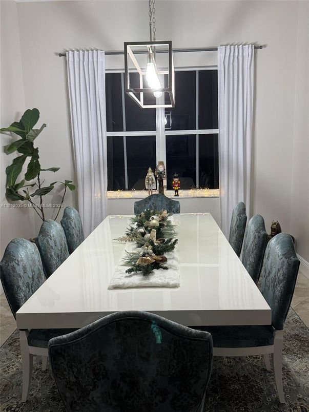 Chandelier, Dining room, Interior, Pendant Lights