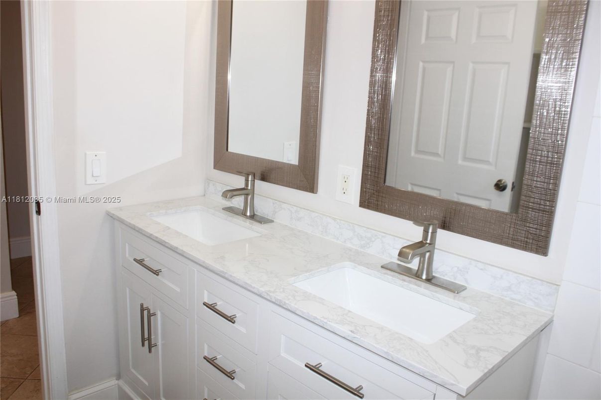 Bathroom, Dual Sink Vanities, Interior