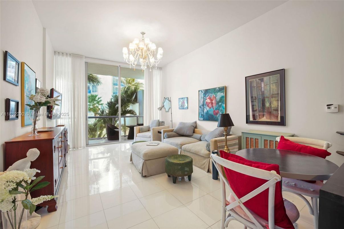 Chandelier, Dining room, Interior, Living room