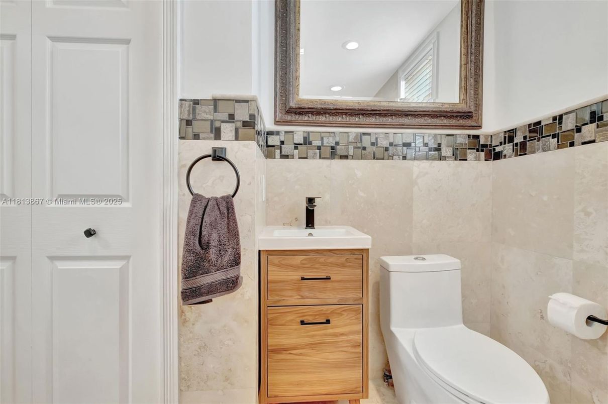 Bathroom, Interior, Recessed Lighting