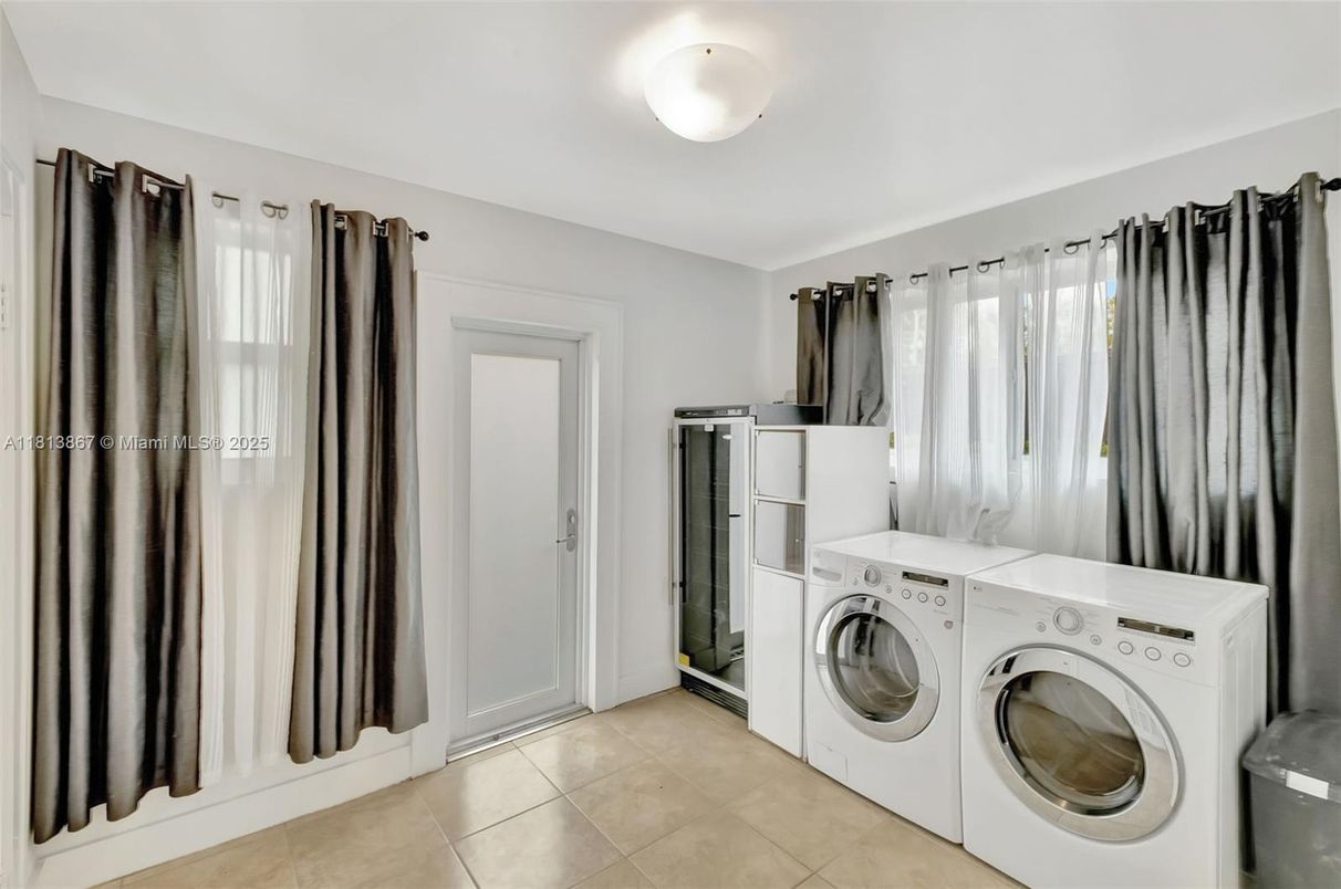 Interior, Washer
