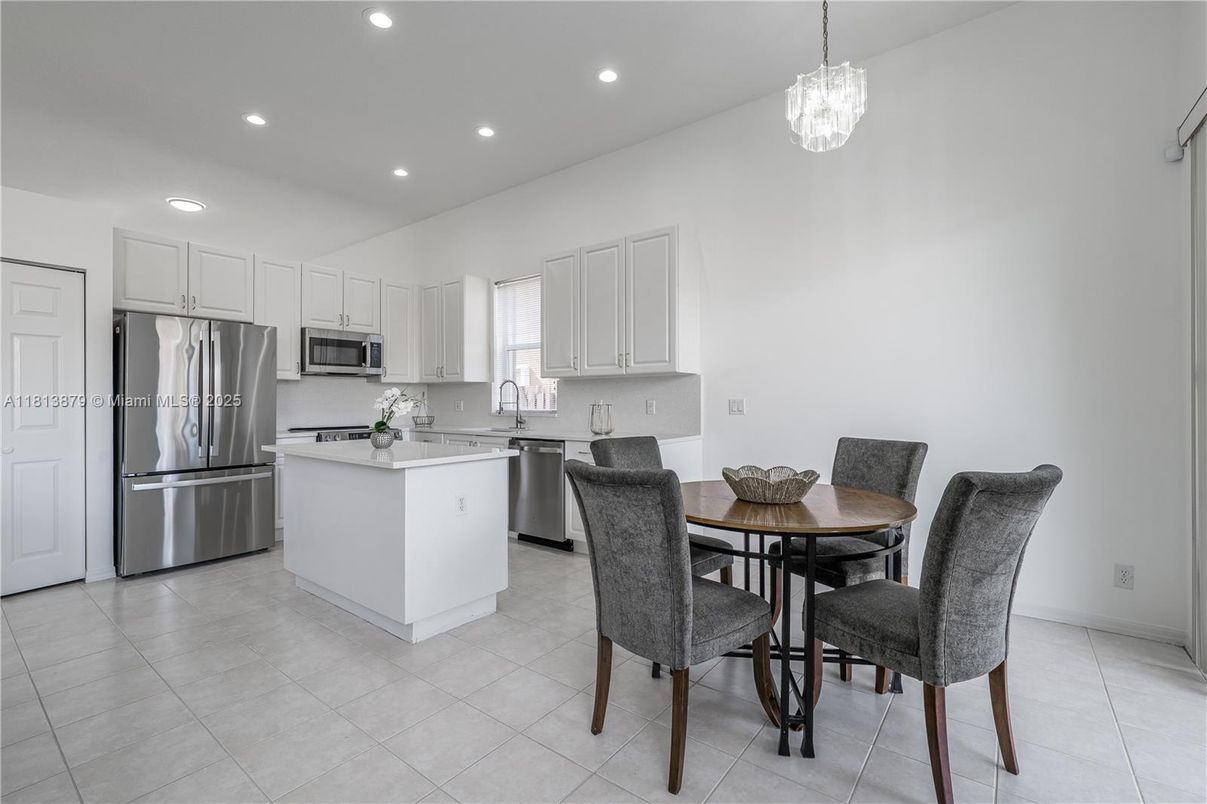 Dining room, Interior, Kitchen, Pendant Lights, Recessed Lighting, Stainless Steel Appliances