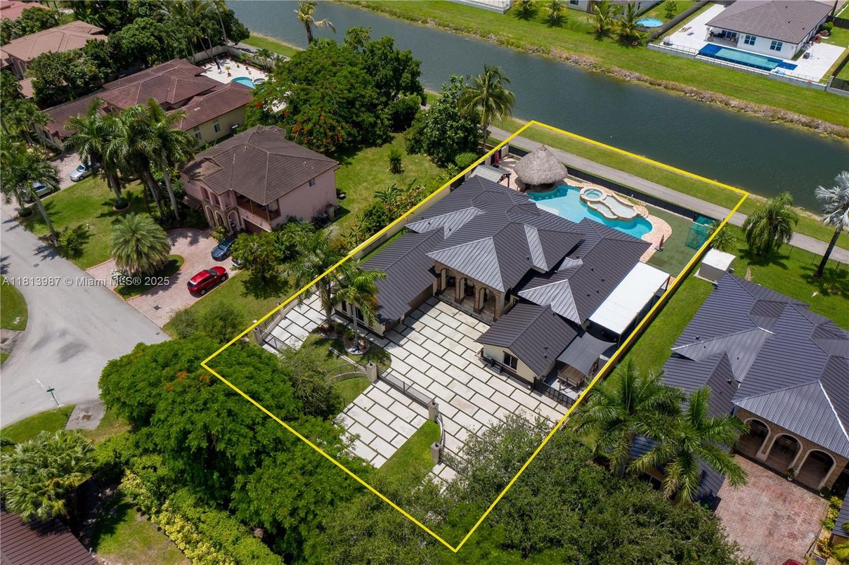 Exterior, Drone
