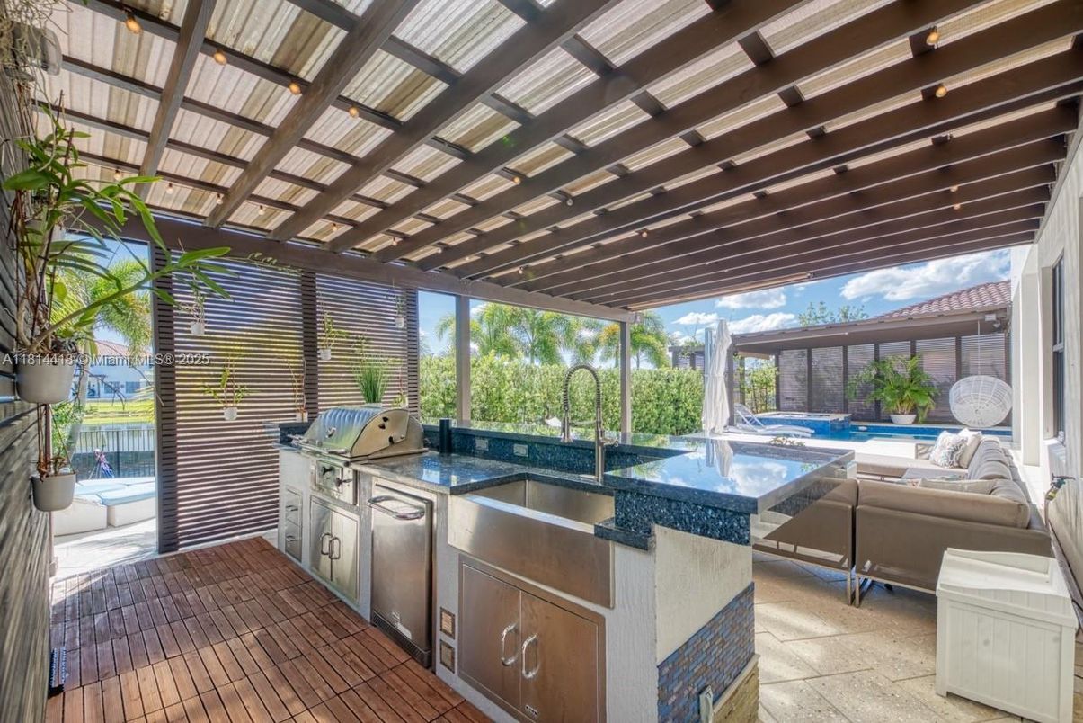 Exterior, Outdoor Kitchen