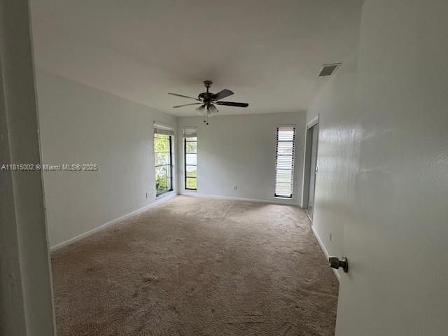 Empty room, Interior