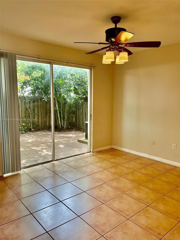 Empty room, Interior
