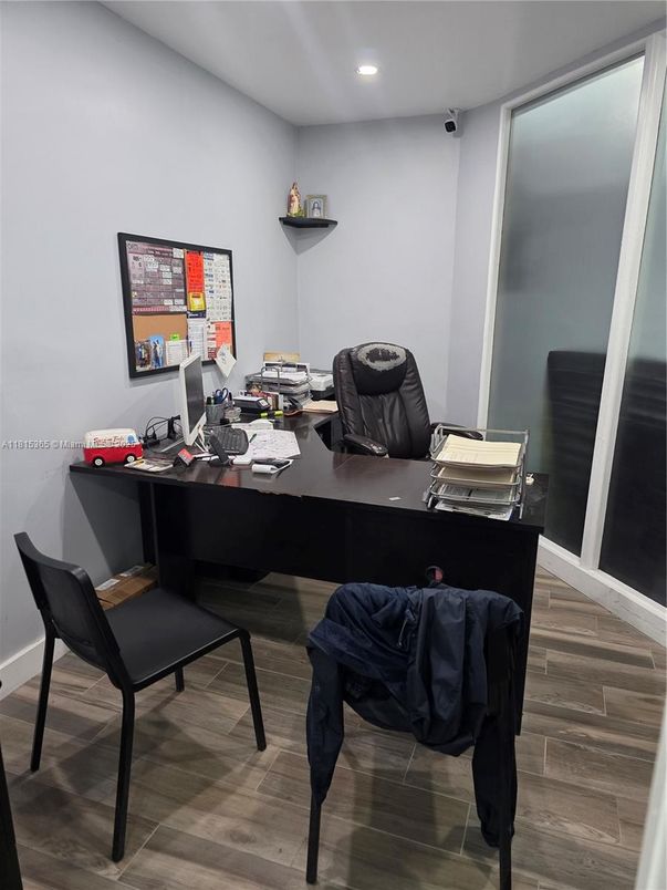 Home Office, Interior, Recessed Lighting, Wood Texture Flooring