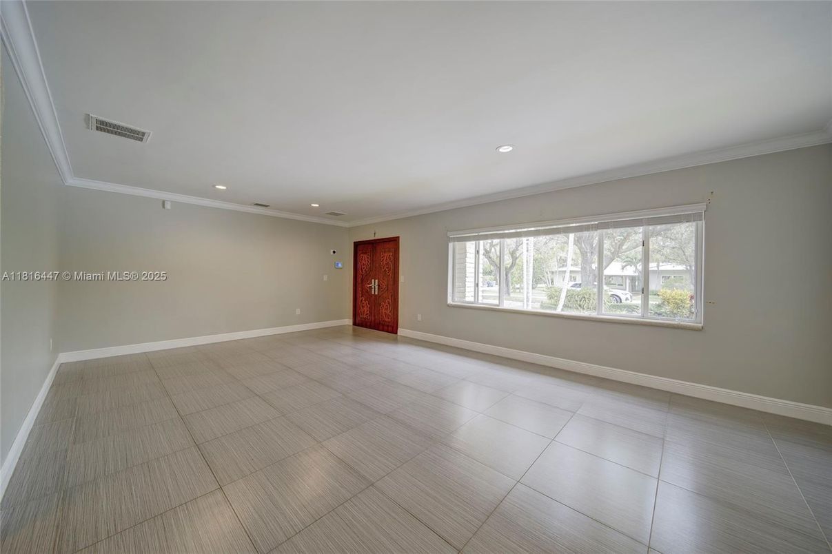 Empty room, Interior, Recessed Lighting