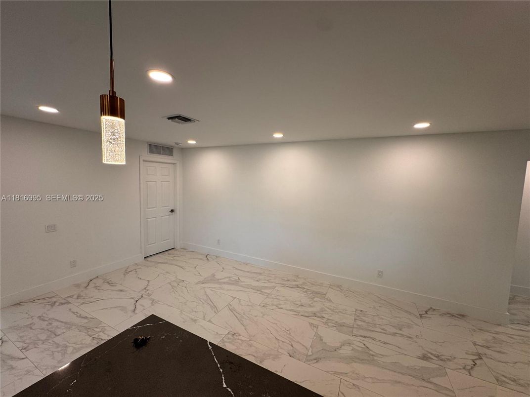Empty room, Interior, Marble, Recessed Lighting