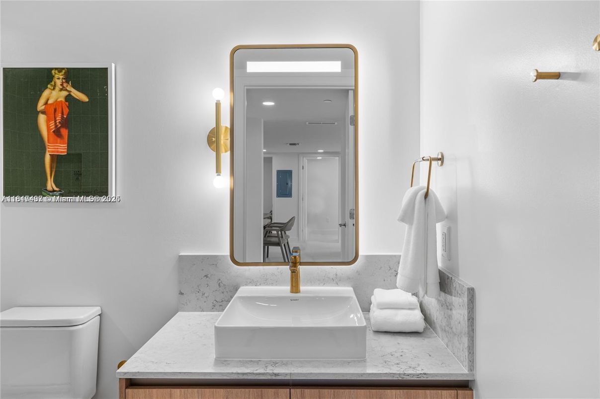 Bathroom, Interior, Recessed Lighting