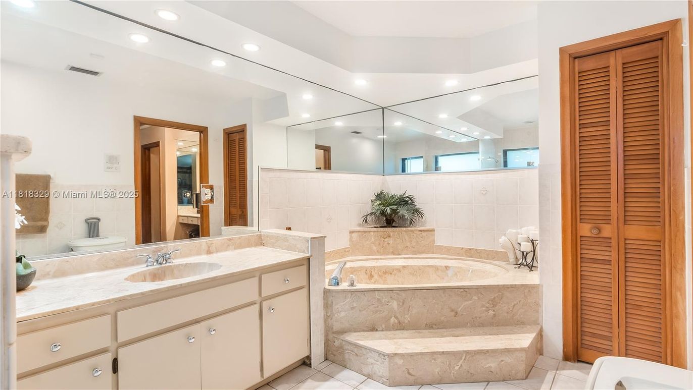 Bathroom, Interior, Recessed Lighting