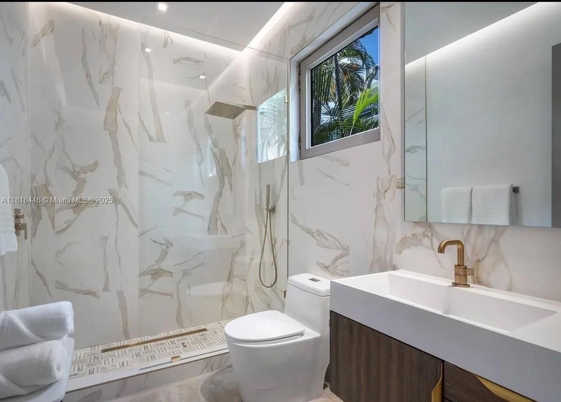 Bathroom, Interior, Marble Walls, Recessed Lighting
