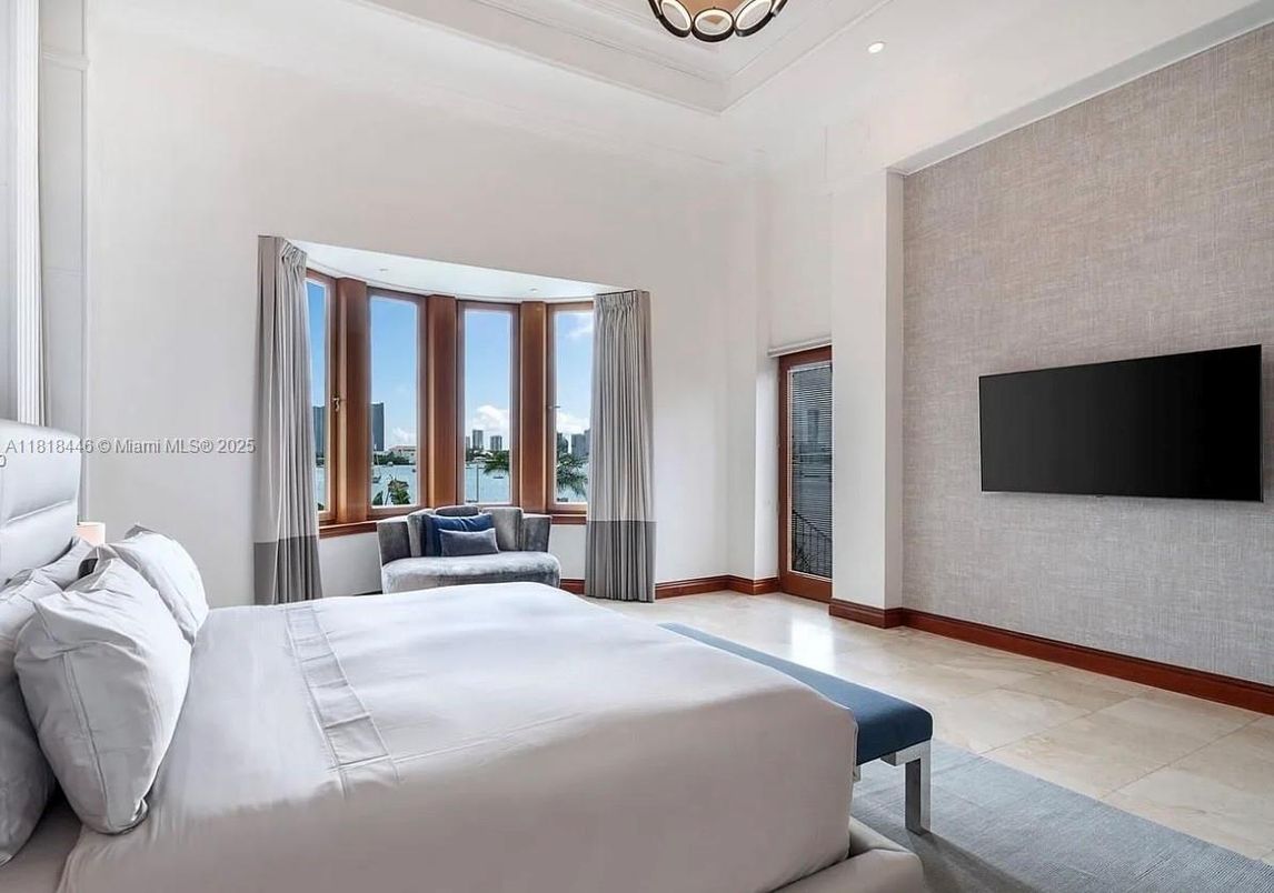 Bedroom, Interior, Recessed Lighting, Water