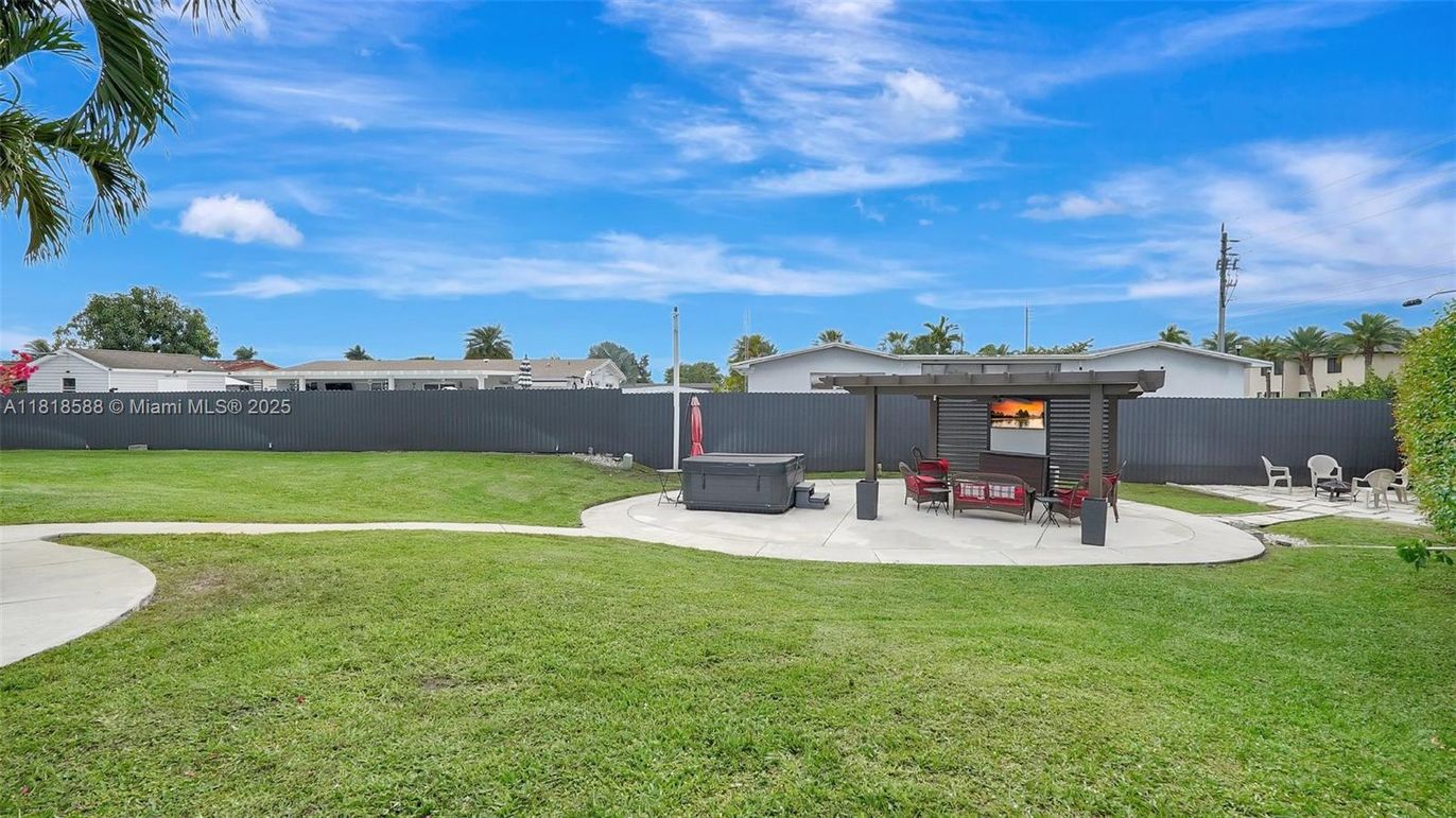 Backyard, Exterior, Hot Tub