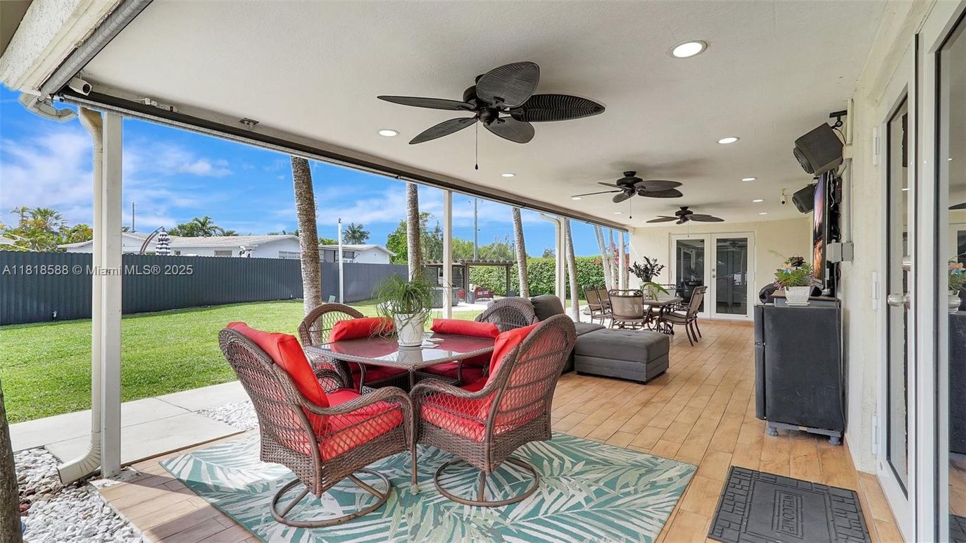 Dining room, Interior, Recessed Lighting, Sun Room, Wood Texture Flooring