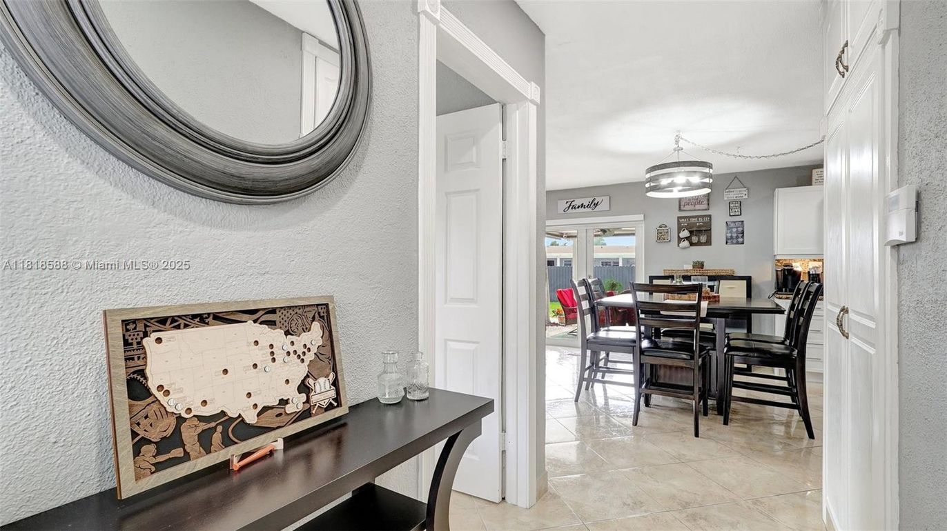 Dining room, Interior