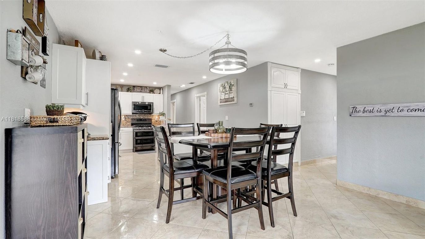 Dining room, Interior, Kitchen, Recessed Lighting