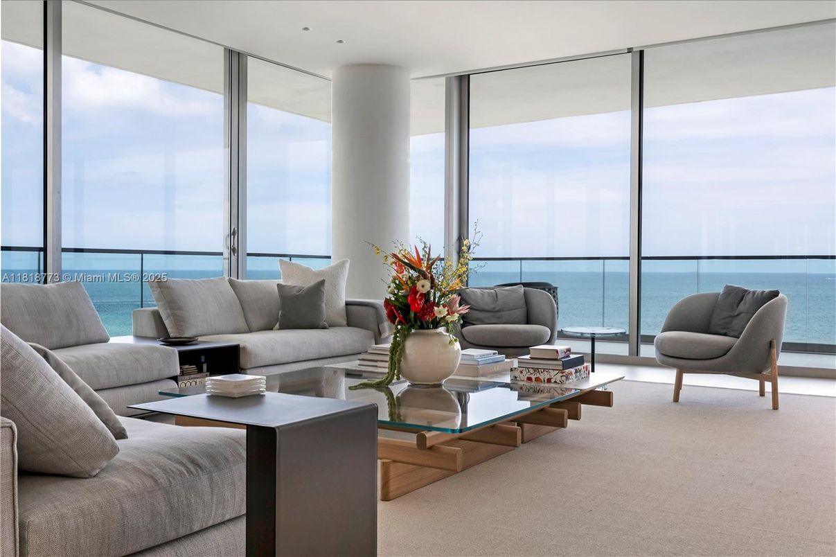 Interior, Living room, Water