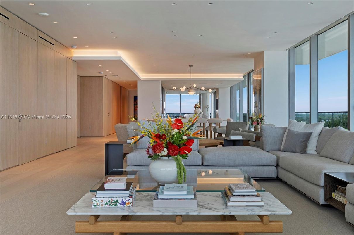 Dining room, Interior, Living room, Pendant Lights, Recessed Lighting