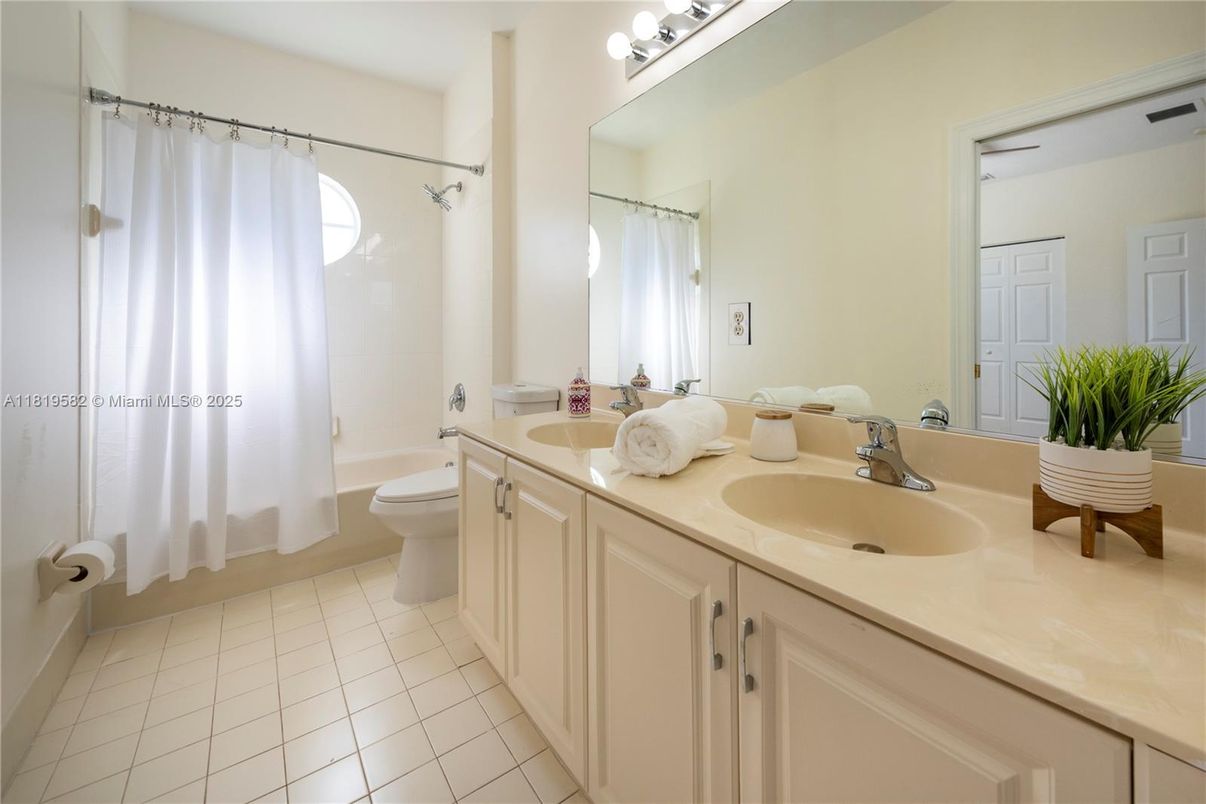 Bathroom, Dual Sink Vanities, Interior