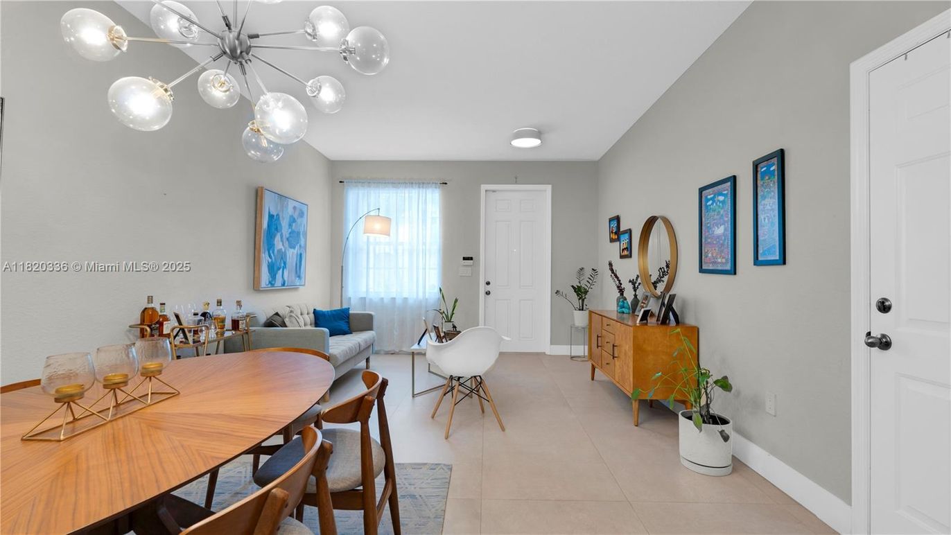 Dining room, Interior, Living room, Pendant Lights
