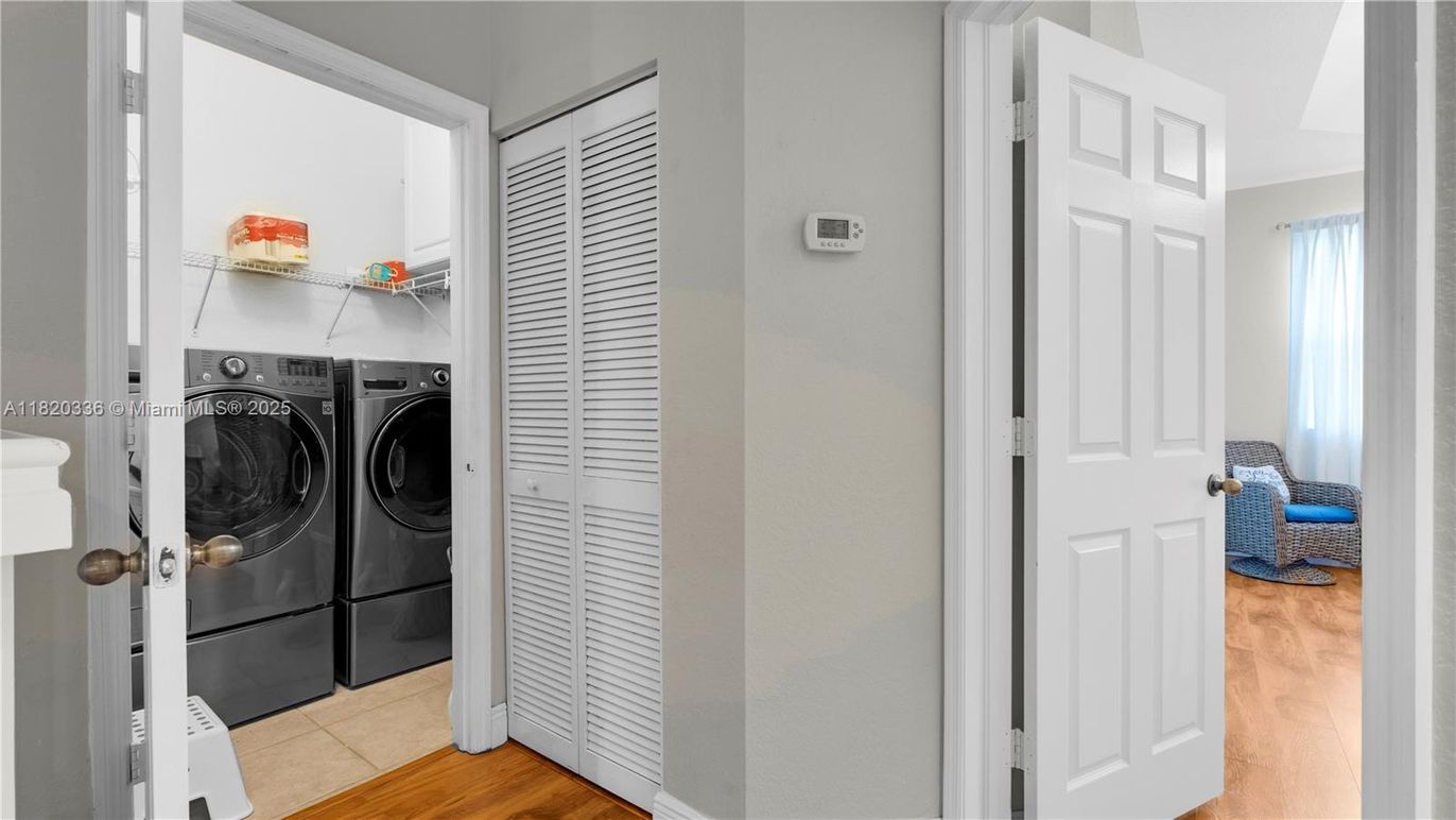 Interior, Utility Closets, Washer, Wood Texture Flooring