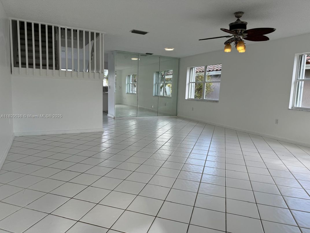Empty room, Interior, Recessed Lighting