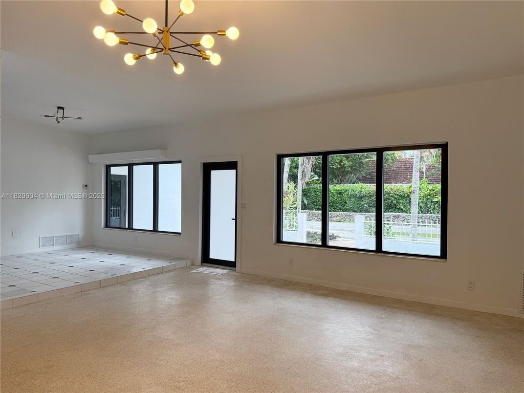 Empty room, Interior, Pendant Lights