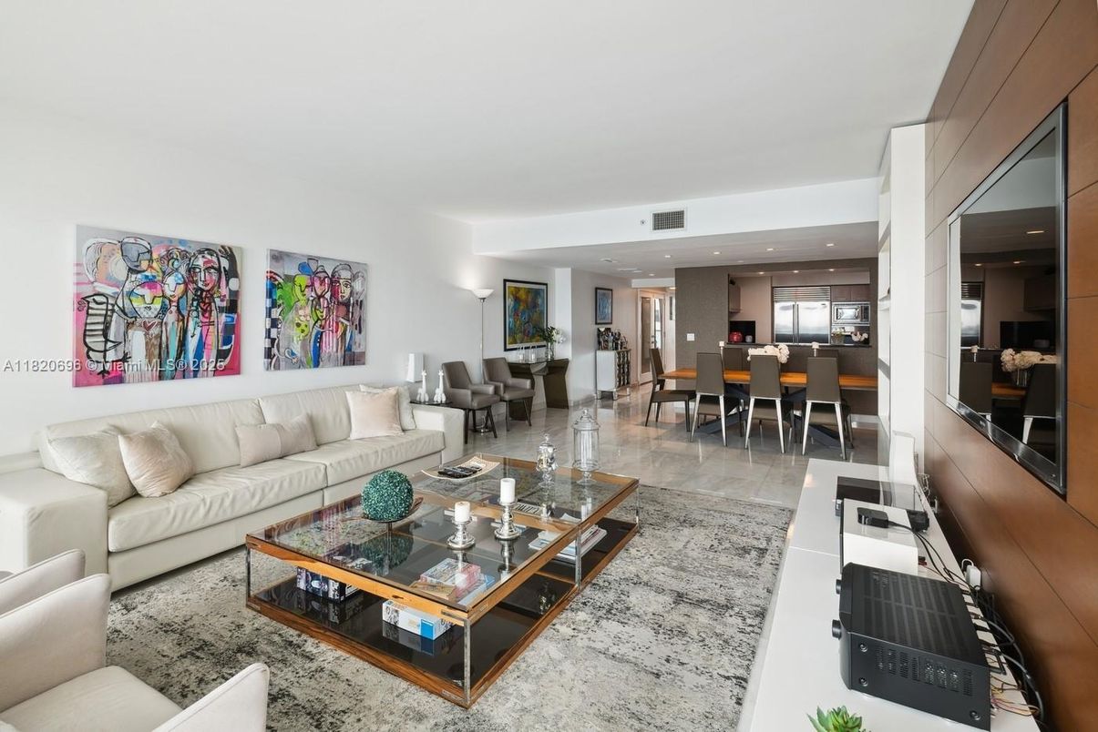 Dining room, Interior, Kitchen, Living room, Recessed Lighting