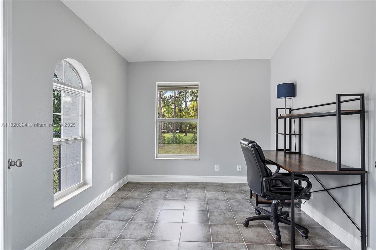 Home Office, Interior