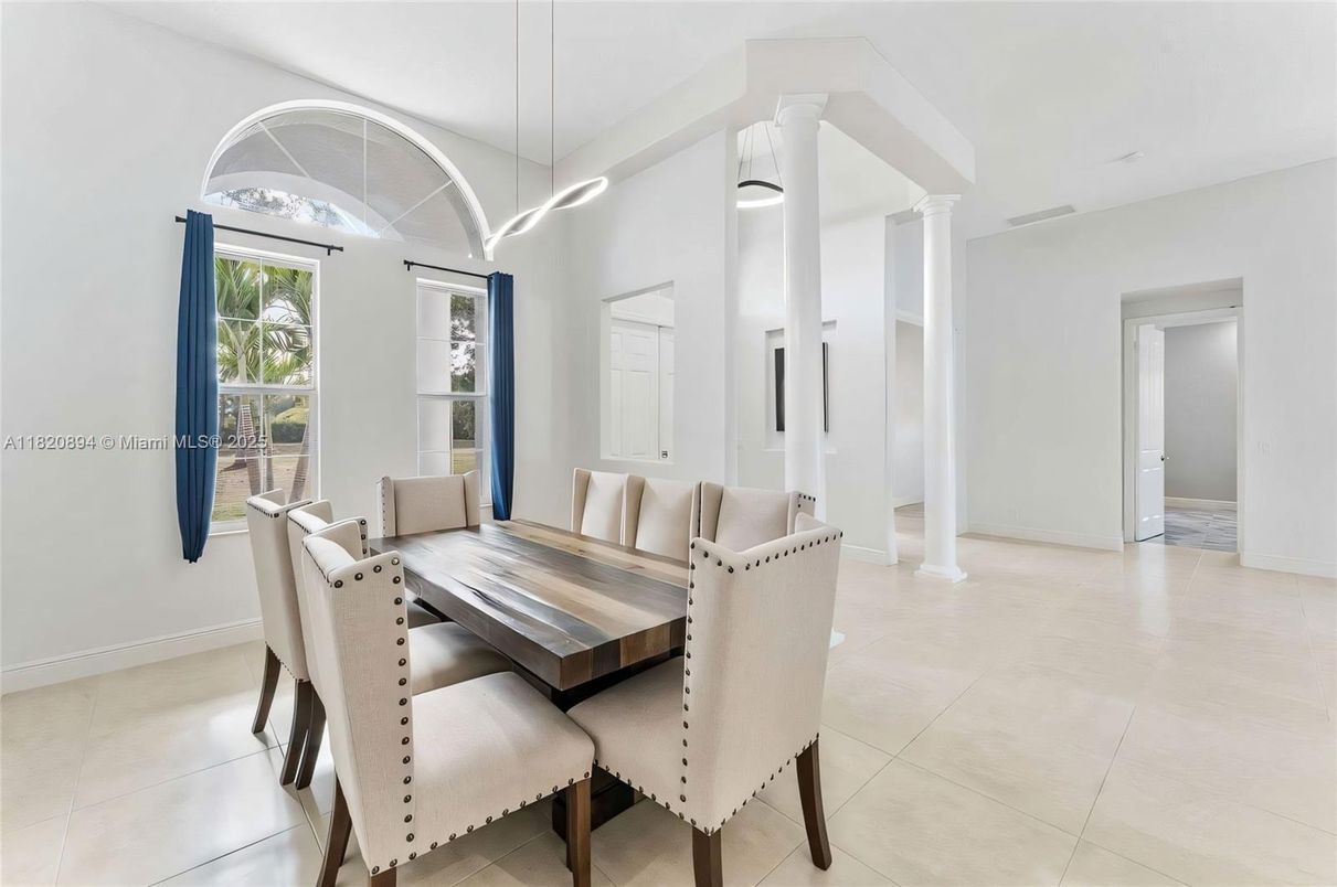 Dining room, Interior, Pendant Lights