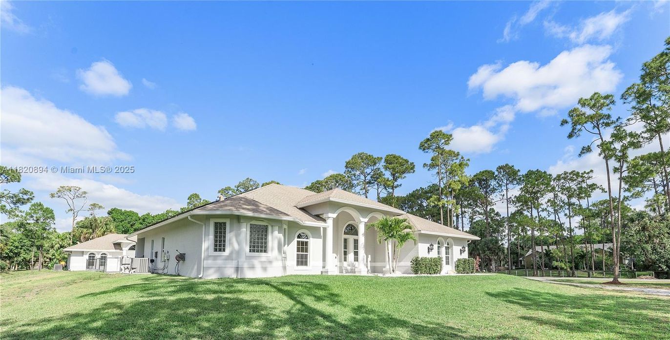 Backyard, Exterior, Facade, Ranch