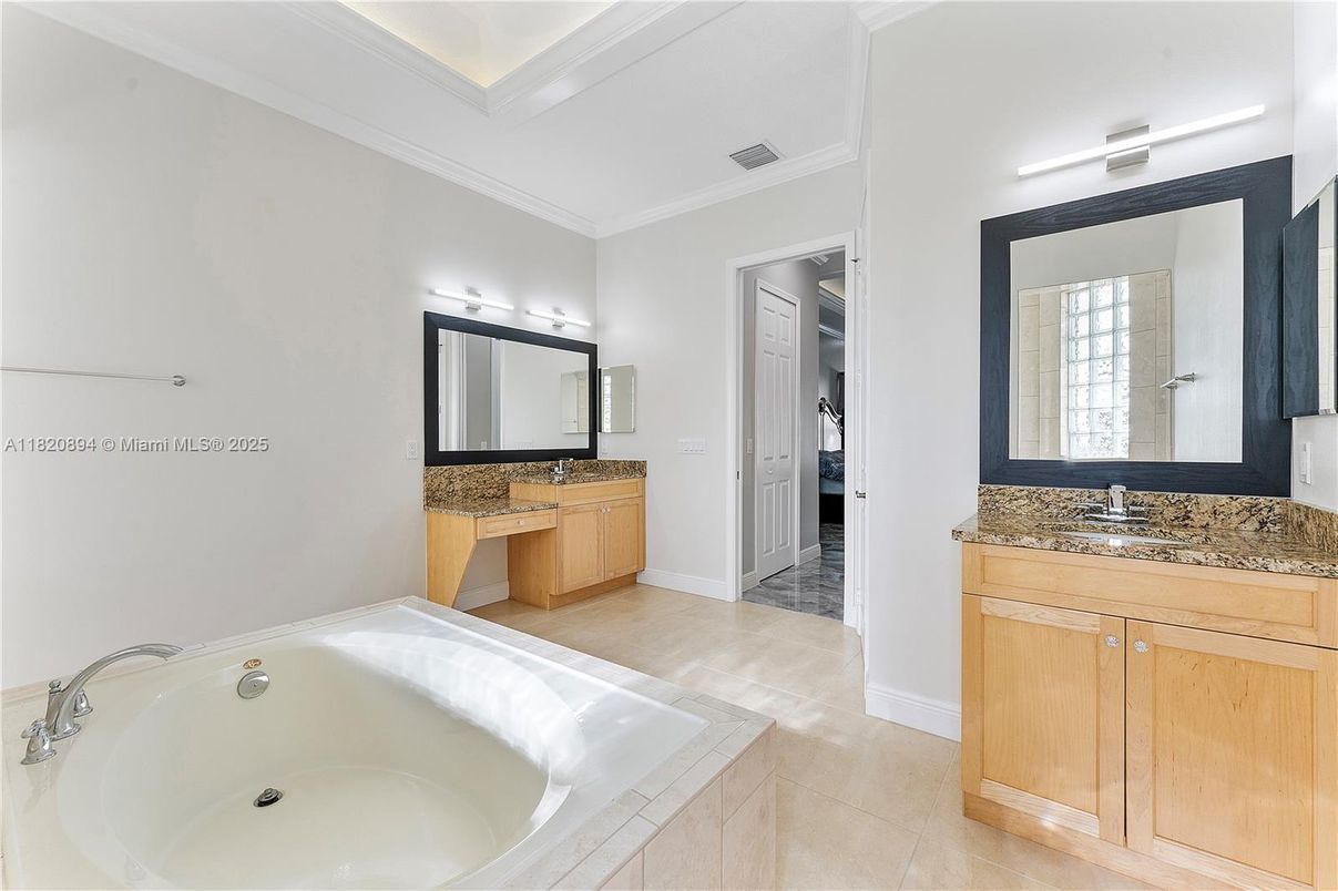 Bathroom, Dual Sink Vanities, Interior