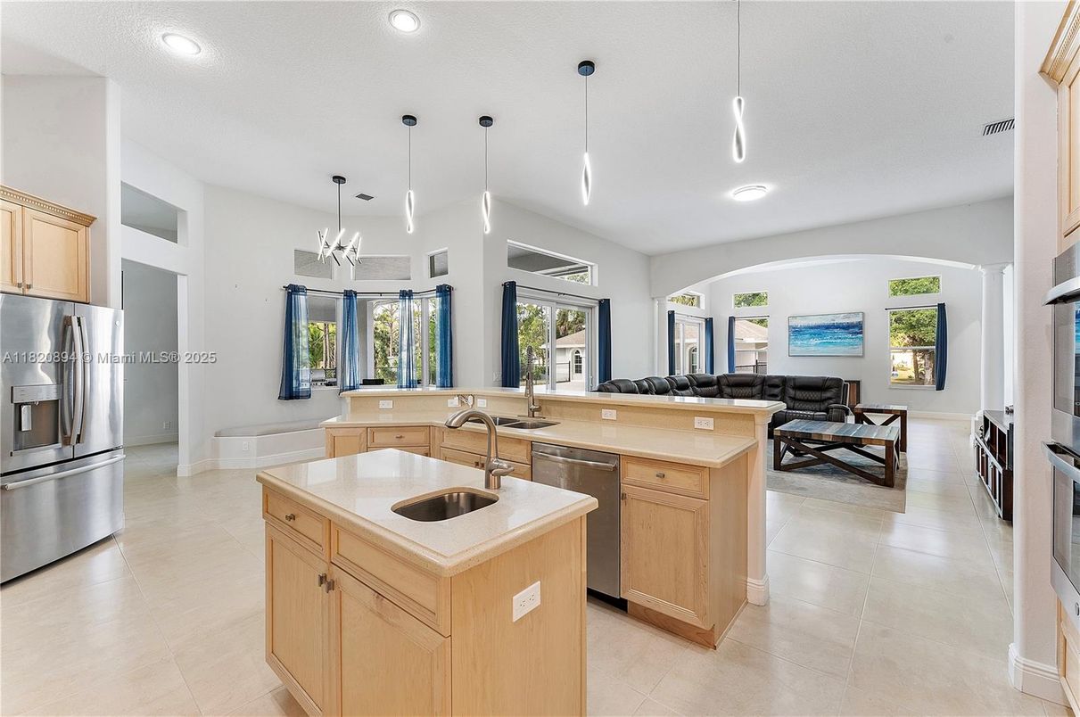 Interior, Kitchen, Living room, Pendant Lights, Recessed Lighting, Stainless Steel Appliances
