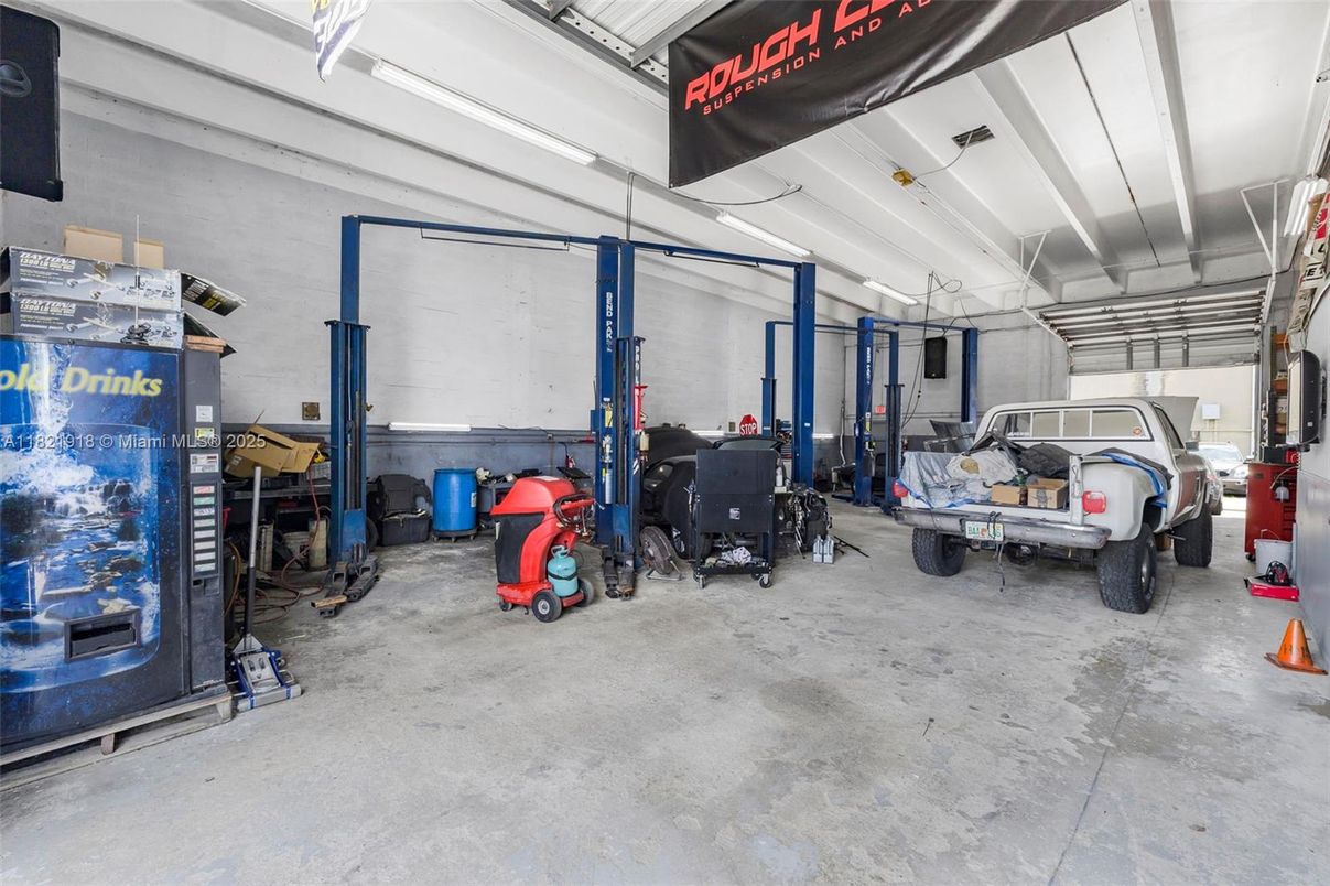 Garage, Interior