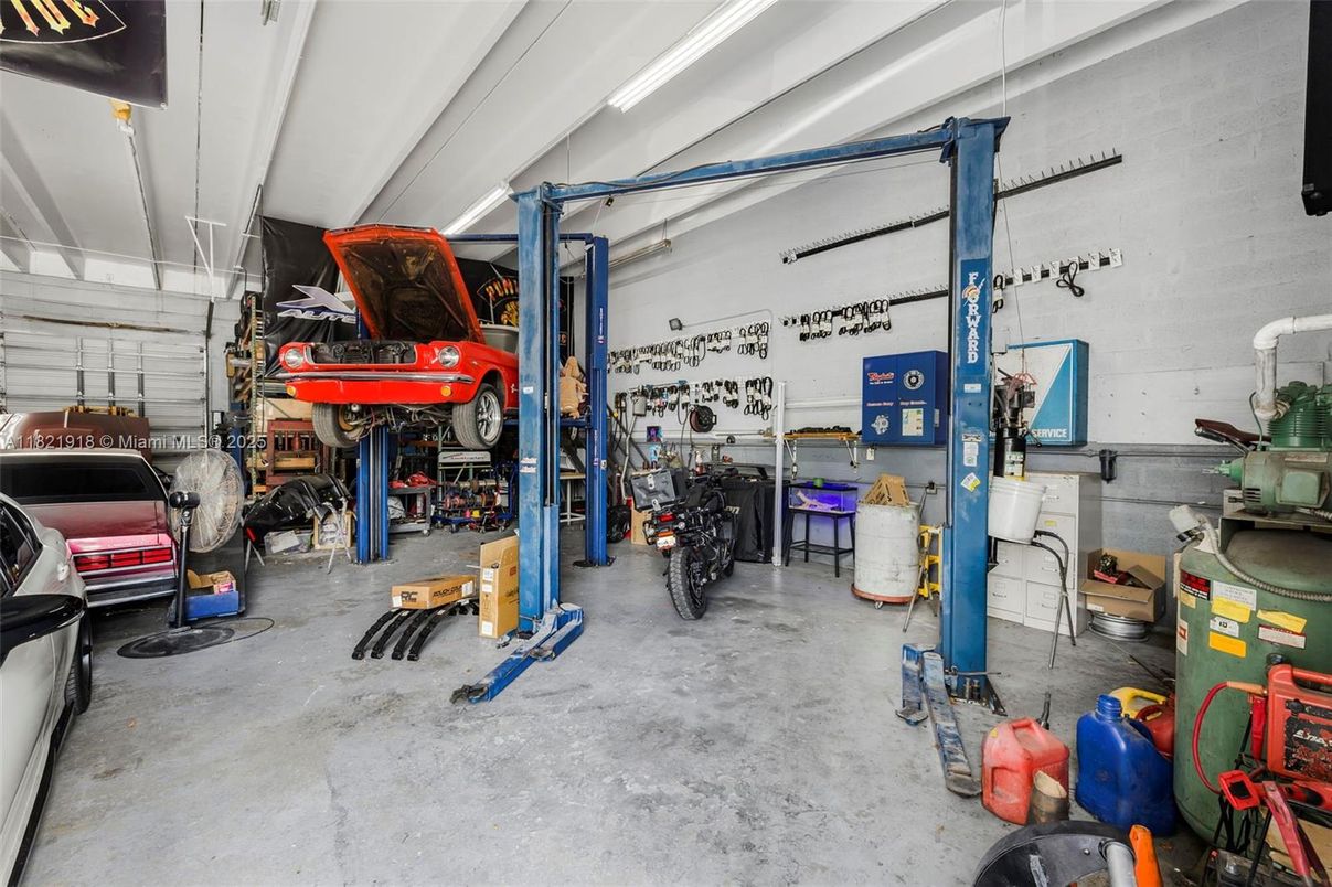 Garage, Interior