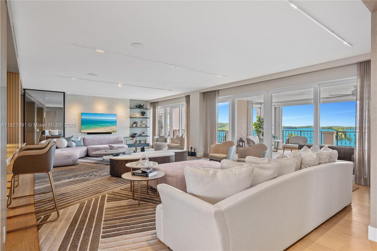 Interior, Living room, Recessed Lighting, Water, Wood Texture Flooring