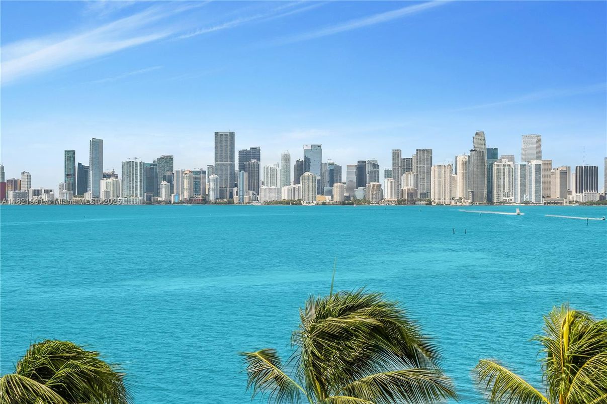 Exterior, Pool, Water, Skyline