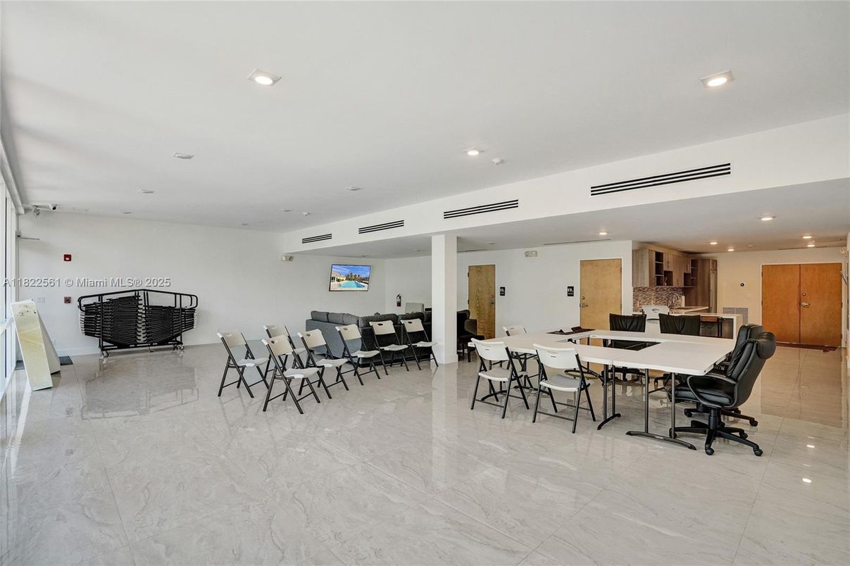 Dining room, Interior, Kitchen, Marble, Recessed Lighting