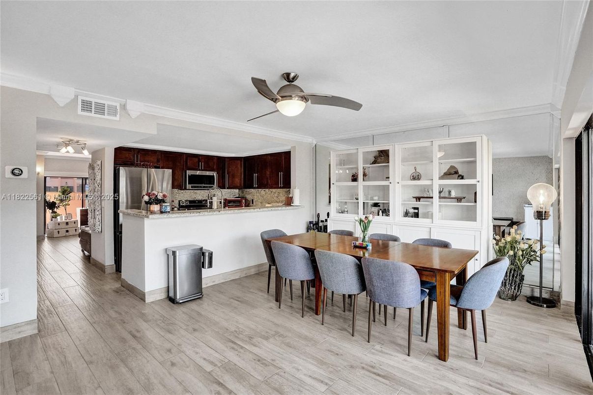 Dining room, Interior, Kitchen, Stainless Steel Appliances, Wood Texture Flooring