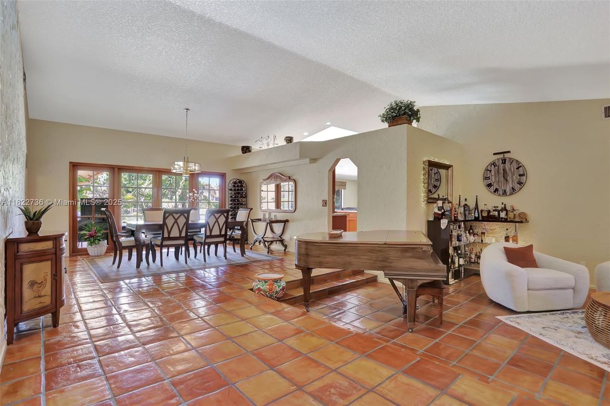 Chandelier, Dining room, Interior, Pendant Lights, Piano