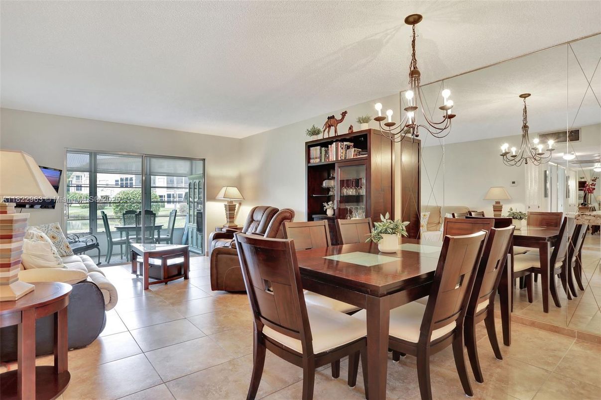 Chandelier, Dining room, Interior, Living room