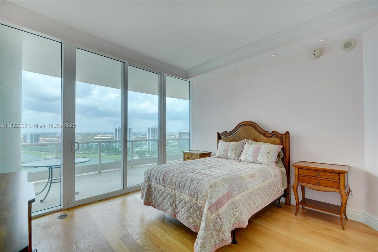 Bedroom, Interior, Recessed Lighting, Water, Wood Texture Flooring