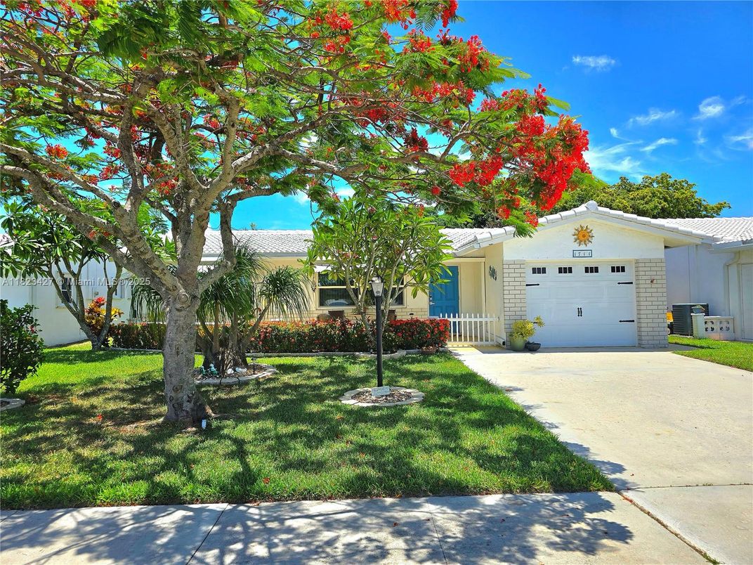 Attached, Exterior, Facade, Ranch