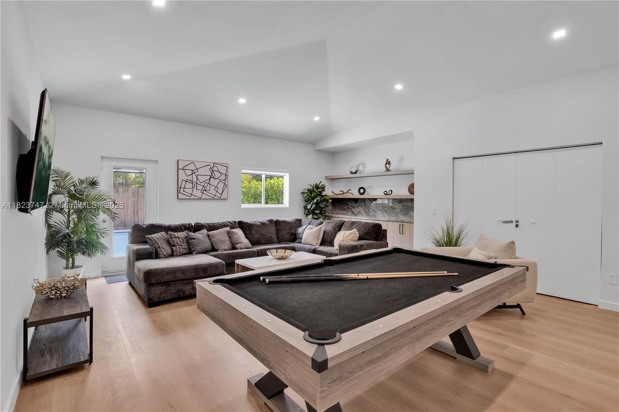 Billiard Table, Game Room, Interior, Living room, Recessed Lighting, Wood Texture Flooring