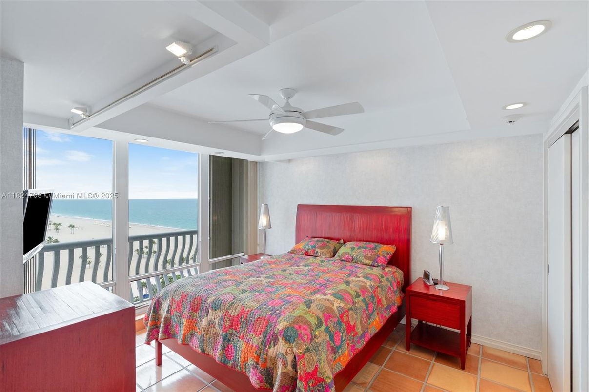 Bedroom, Interior, Recessed Lighting, Water