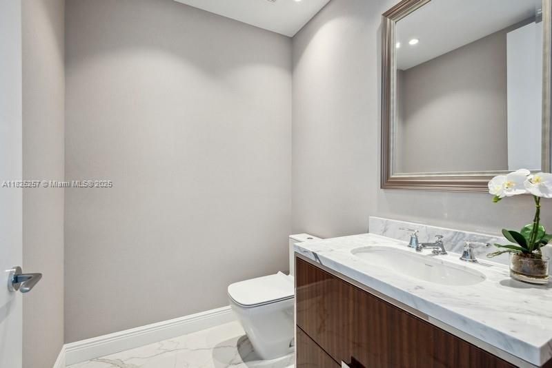 Bathroom, Interior, Marble, Recessed Lighting