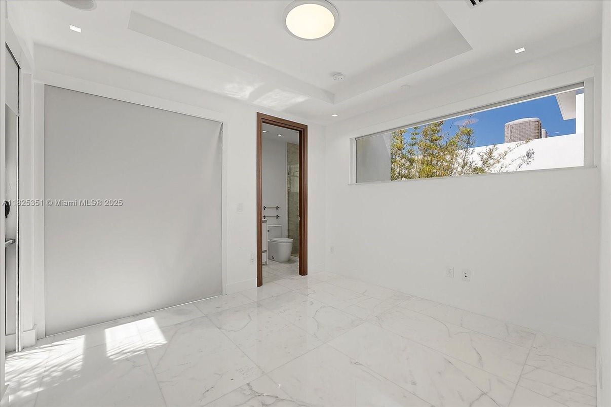 Bathroom, Empty room, Interior, Marble, Recessed Lighting